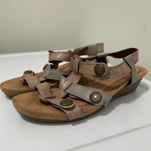 Cobb Hill Wedge Sandals Tan Gray Size 9 - Picture 1 of 12